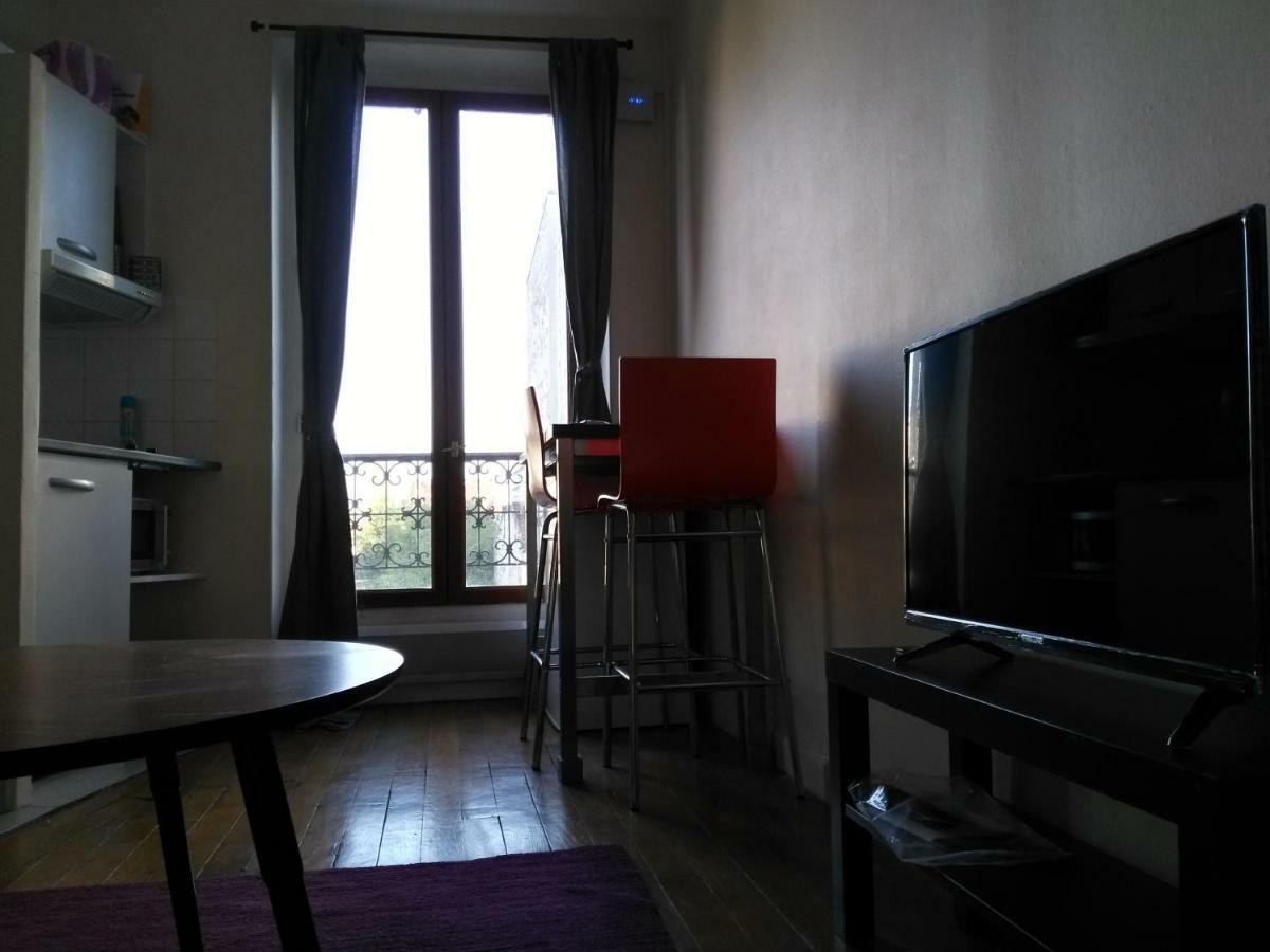 Charming Parisian Studio! Apartment *